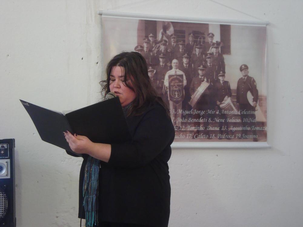 Cantora Thaís Felício homenageando 